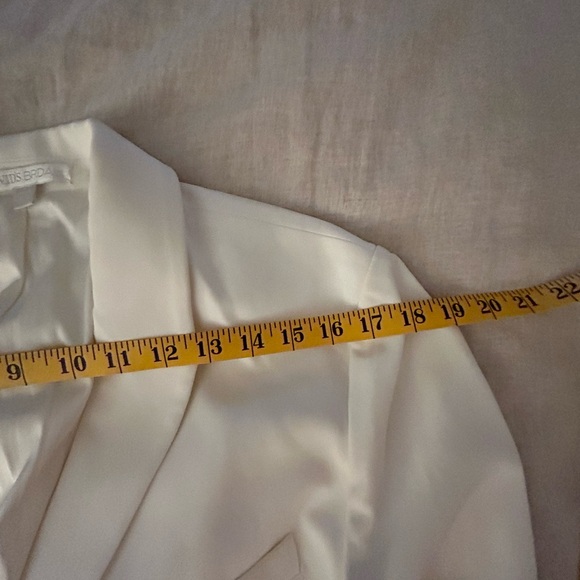 Women tuxedo suit ivory color with satin trim in perfect like new condition - Picture 13 of 15